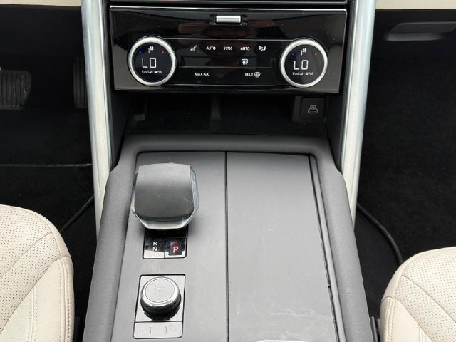 Used 2025 Land Rover Discovery S AWD/4WD image 24
