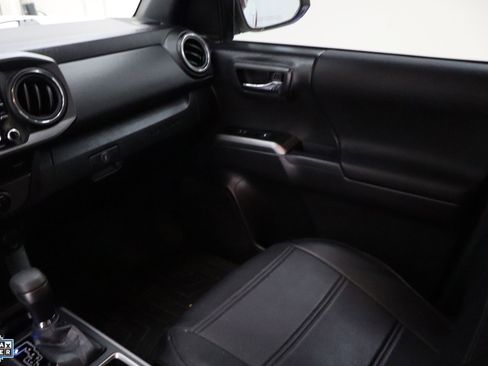 Used 2023 Toyota Tacoma TRD Off-Road w/ Technology Package image 24