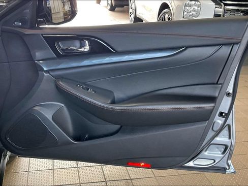 Used 2023 Nissan Maxima SR FWD image 21