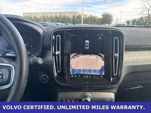Certified 2025 Volvo XC40 B5 Core image 24