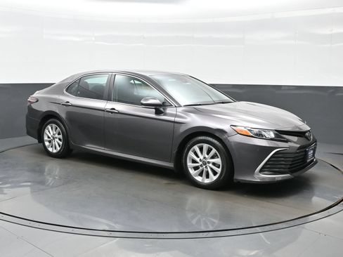 Used 2021 Toyota Camry LE w/ Cold Weather Package FWD image 8