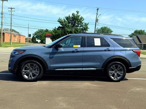 Used 2025 Ford Explorer Active w/ Active Comfort Package AWD/4WD image 8