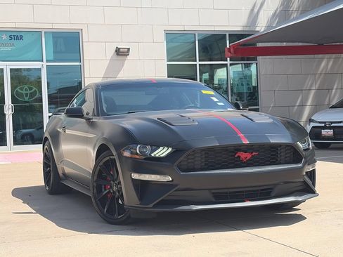 Used 2020 Ford Mustang Coupe RWD image 2