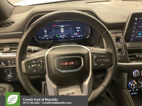 Used 2024 GMC Yukon XL SLT AWD/4WD image 6