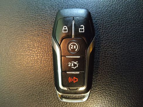 Used 2017 Ford Explorer XLT w/ Equipment Group 201A FWD image 32