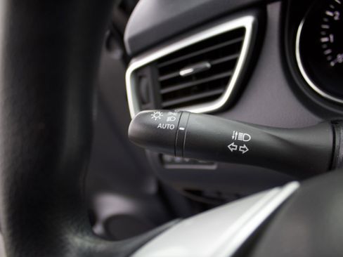 Used 2016 Nissan Rogue SV image 22