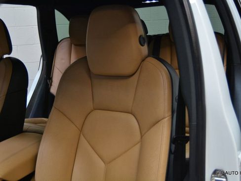 Used 2016 Porsche Cayenne image 13