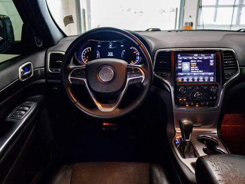 Used 2018 Jeep Grand Cherokee Altitude AWD/4WD image 10