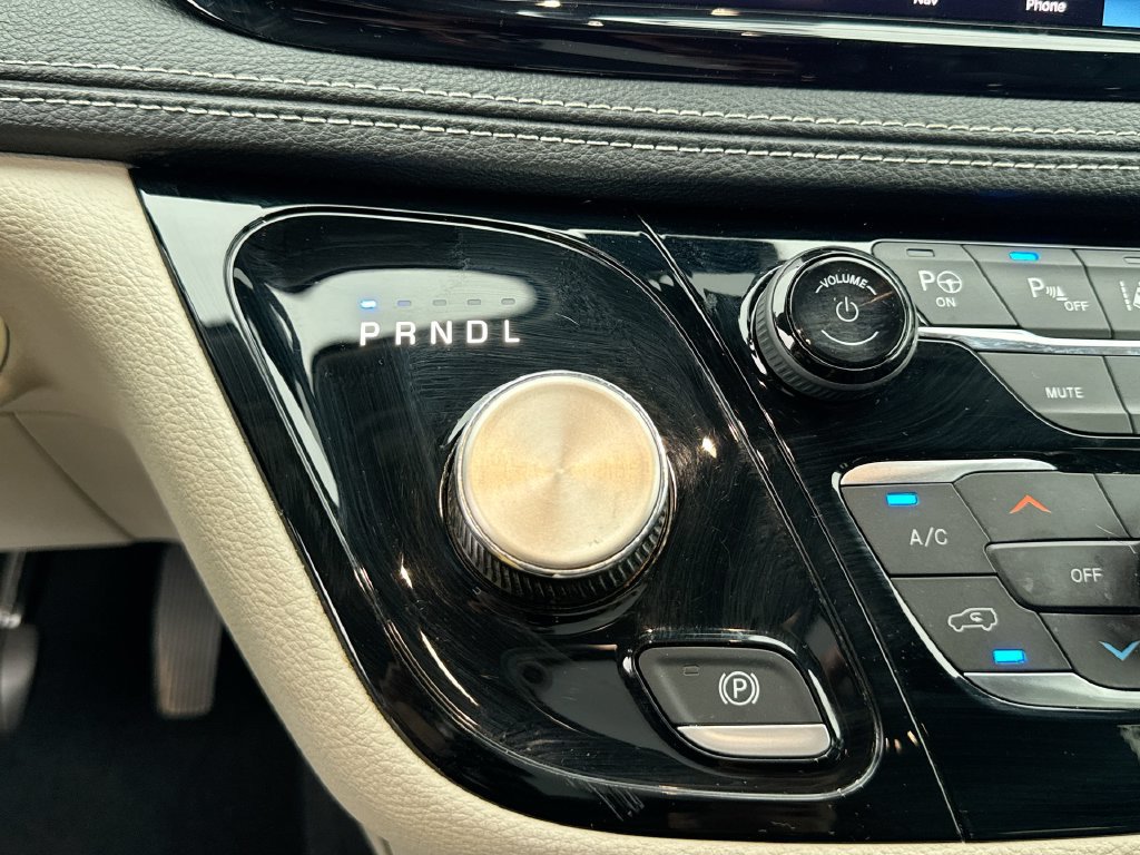 Used 2023 Chrysler Pacifica Touring-L w/ Uconnect Theater Family Group AWD/4WD image 23