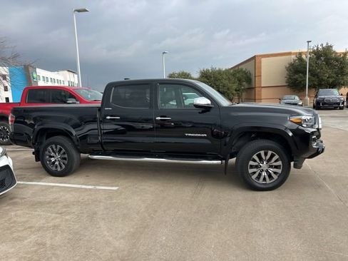 Used 2022 Toyota Tacoma Limited image 2