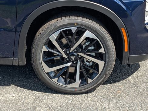New 2025 Mitsubishi Outlander SE image 11