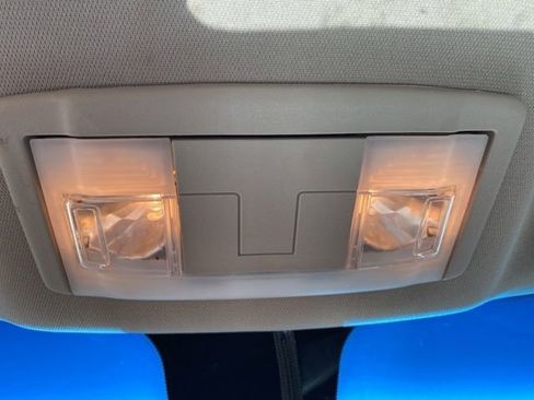 Used 2010 Ford Taurus SEL image 27