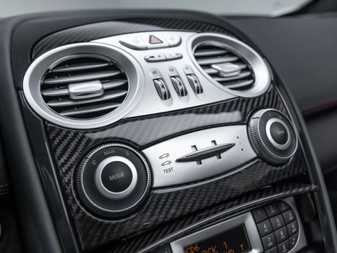 Used 2009 Mercedes-Benz SLR image 23