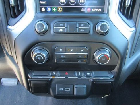 Used 2020 Chevrolet Silverado 1500 LT image 25