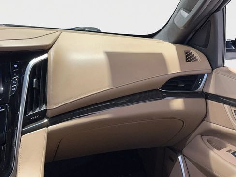 Used 2020 Cadillac Escalade ESV Platinum image 27