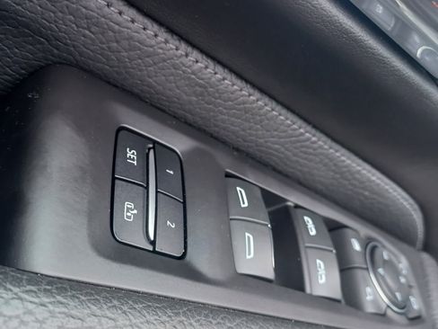 Used 2023 GMC Yukon XL Denali AWD/4WD image 18
