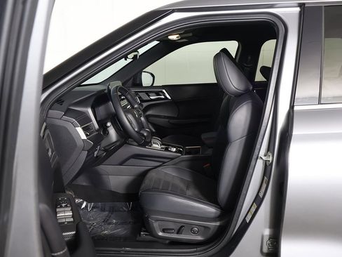 Used 2024 Mitsubishi Outlander SE Black Edition image 29