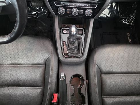 Used 2017 Volkswagen Jetta SEL image 34