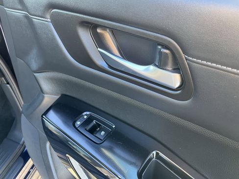 Used 2022 Nissan Pathfinder SV w/ SV Premium Package image 36