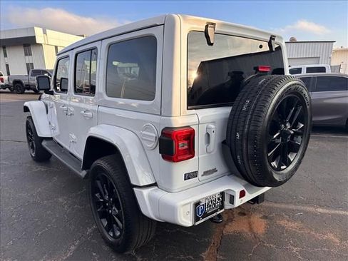 Used 2020 Jeep Wrangler Unlimited Sahara image 8