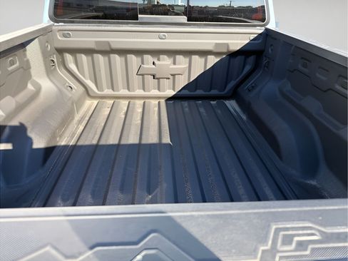Used 2025 Chevrolet Colorado Z71 w/ Technology Package AWD/4WD image 13