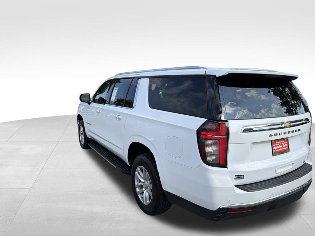 Used 2024 Chevrolet Suburban LT RWD image 15