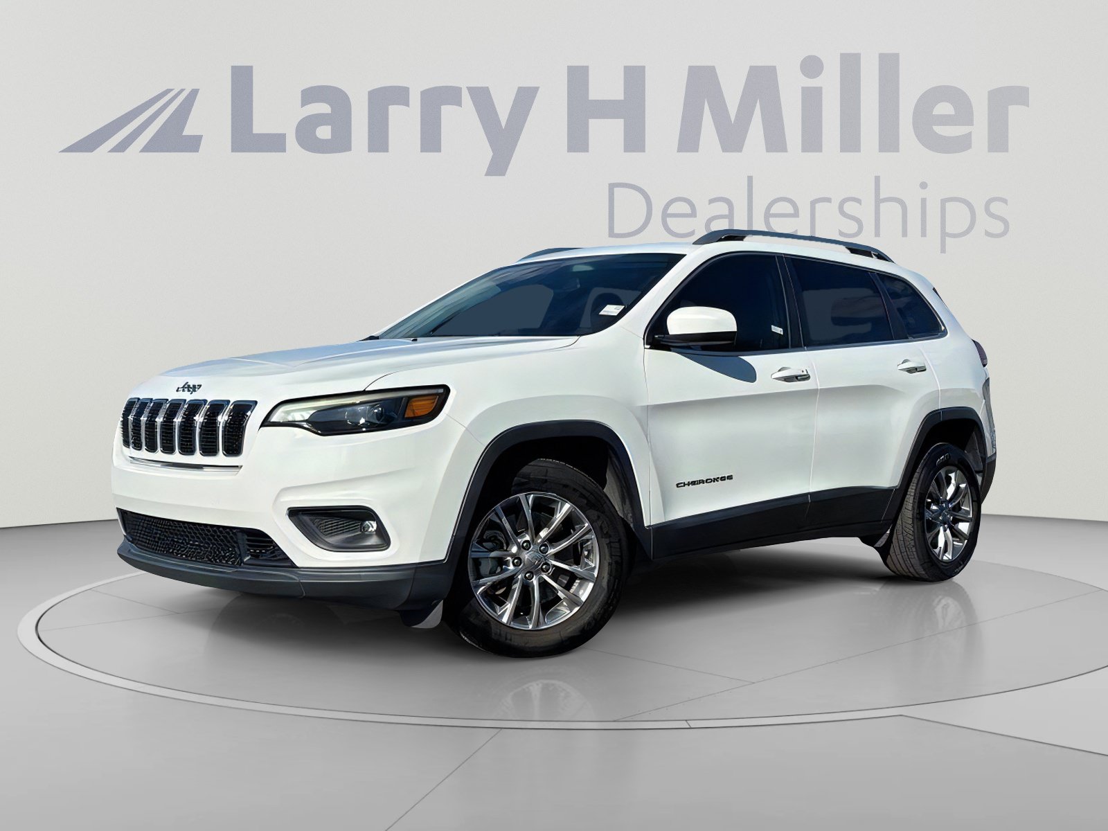 Used 2019 Jeep Cherokee Latitude Plus w/ Comfort/Convenience Group FWD image 1
