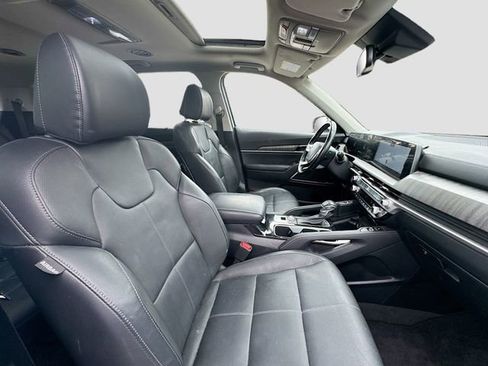 Used 2023 Kia Telluride EX w/ EX Captain's Chair Package image 23