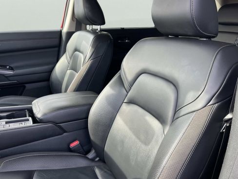 Used 2022 Nissan Pathfinder SL w/ SL Black Package image 29