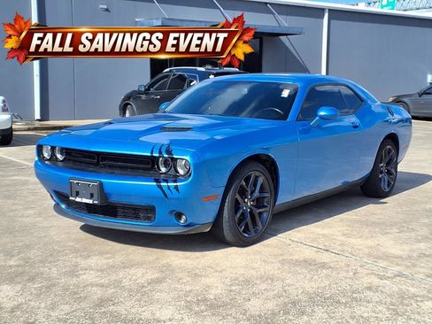 Used 2023 Dodge Challenger SXT w/ Plus Package RWD image 3