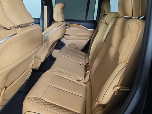 Used 2022 Jeep Grand Cherokee Summit AWD/4WD image 32