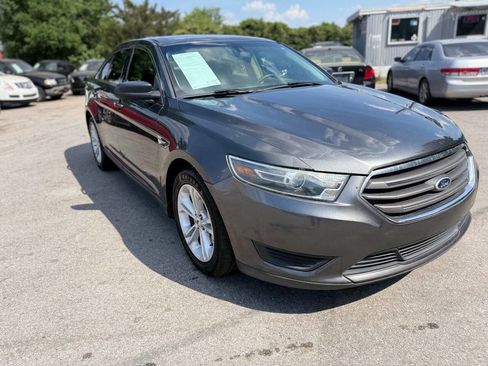 Used 2016 Ford Taurus SE FWD image 2