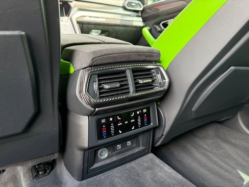 Used 2022 Lamborghini Urus image 26