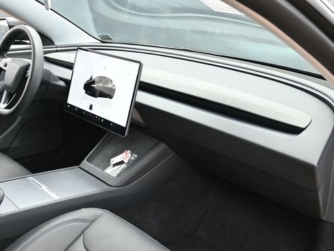 Used 2024 Tesla Model 3 Standard Range image 39