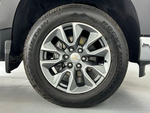 Used 2024 Chevrolet Silverado 1500 LT w/ Leather Package AWD/4WD image 34