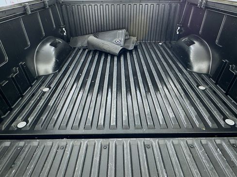 Used 2025 Toyota Tundra Limited AWD/4WD image 31