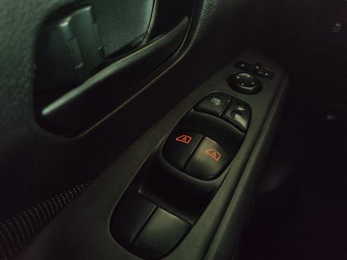 Used 2020 Nissan Kicks S FWD image 27
