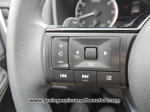 Used 2023 Nissan Rogue SV image 12