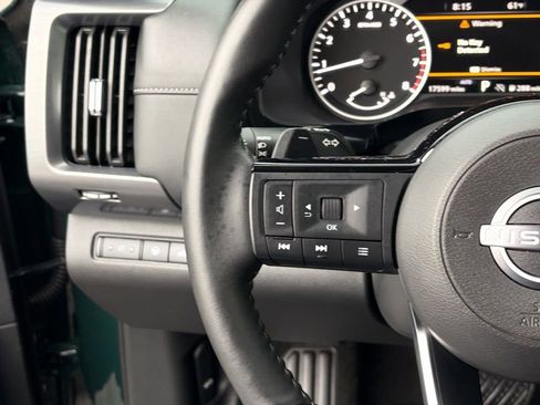 Certified 2025 Nissan Pathfinder SL image 16