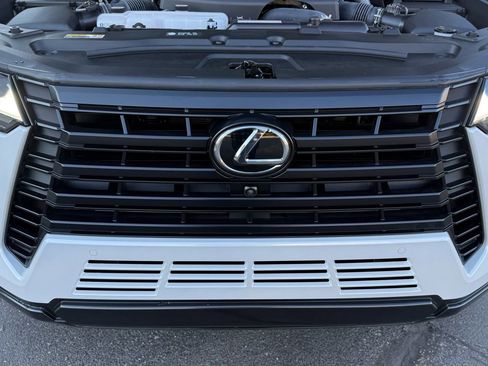 Used 2025 Lexus GX 550 w/ Accessory Package (Z1) image 11