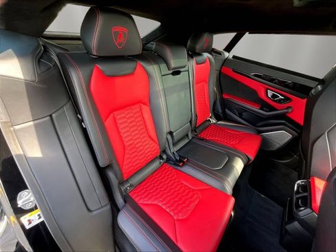 Used 2022 Lamborghini Urus AWD/4WD image 23