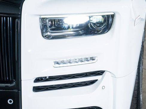 Used 2023 Rolls-Royce Phantom Sedan image 16