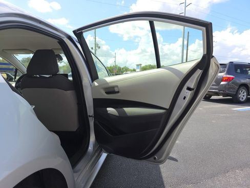Used 2022 Toyota Corolla LE FWD image 12