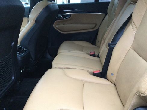 Used 2017 Volvo XC90 T6 Momentum w/ Vision Package image 12
