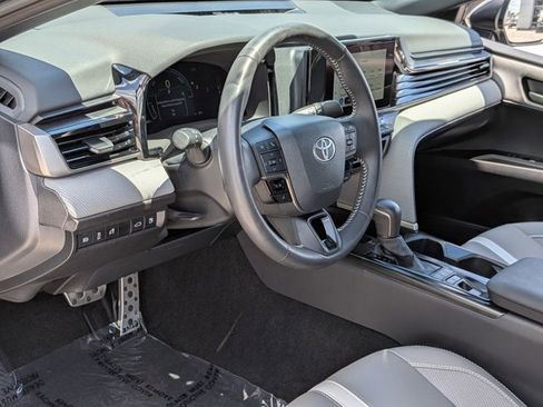 Used 2025 Toyota Camry SE FWD image 10