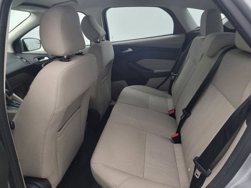 Used 2017 Ford Focus SE w/ Cold Weather Package FWD image 18
