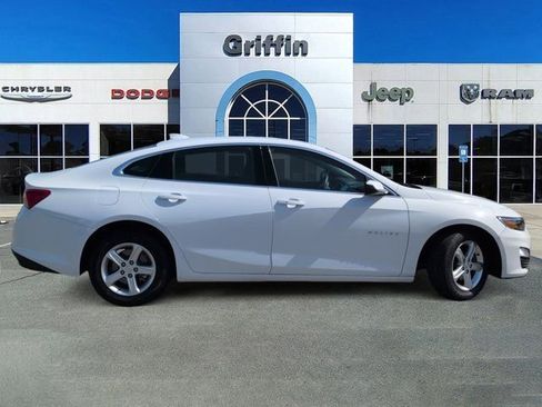 Used 2024 Chevrolet Malibu LT image 3
