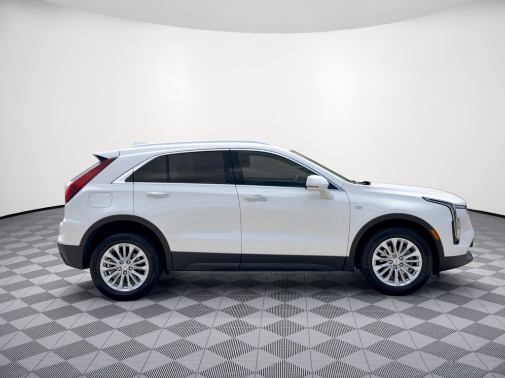 Certified 2024 Cadillac XT4 Luxury w/ Cold Weather Package AWD/4WD image 8