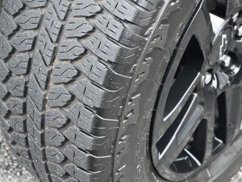 Used 2026 Chevrolet Silverado 1500 LT Trail Boss w/ Convenience Package II AWD/4WD image 12