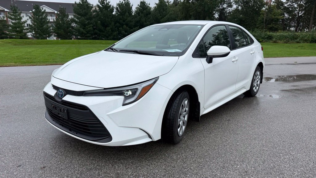 Used 2024 Toyota Corolla LE FWD image 2